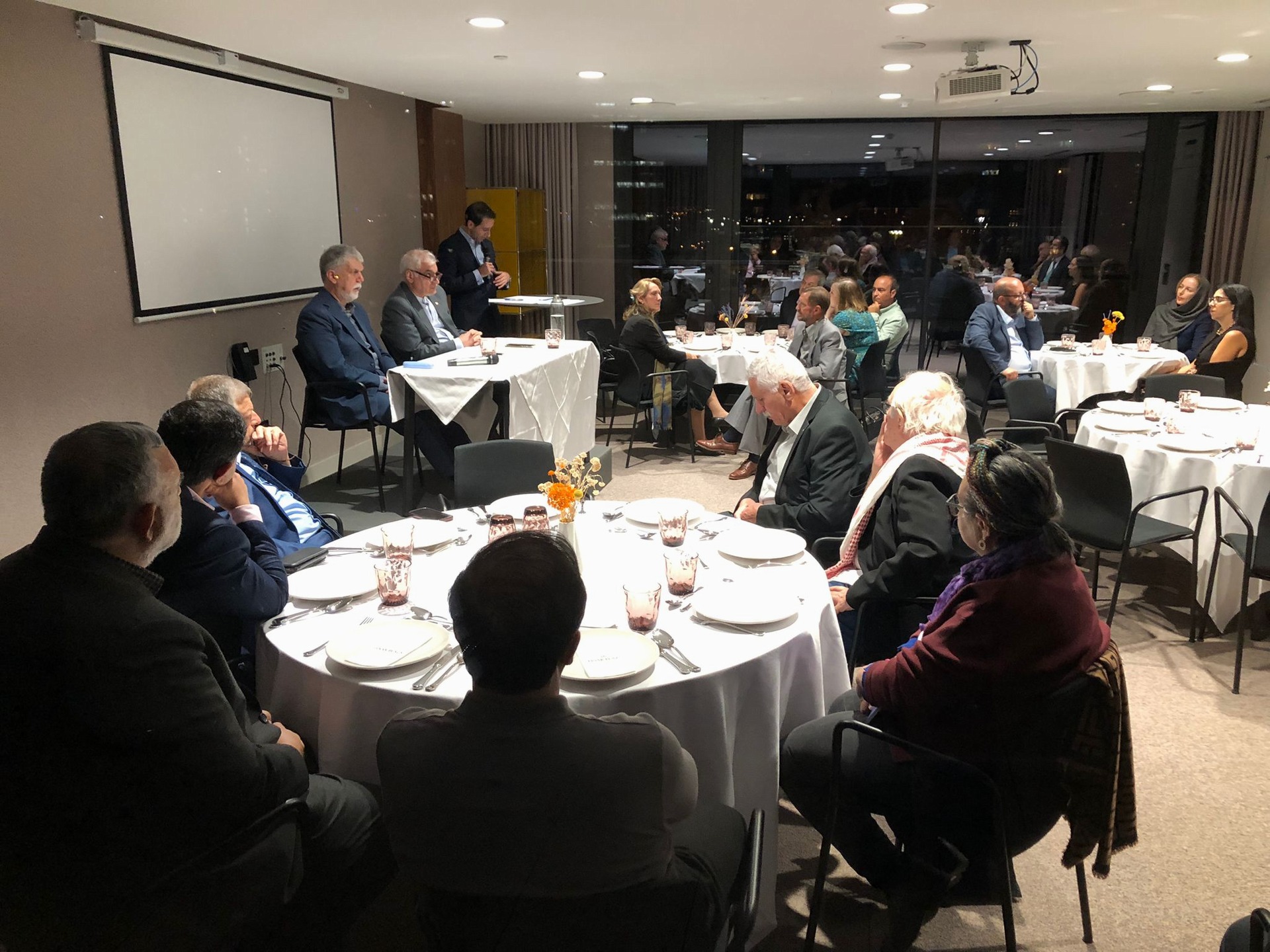 Ministro de Cultura de Irán visita España